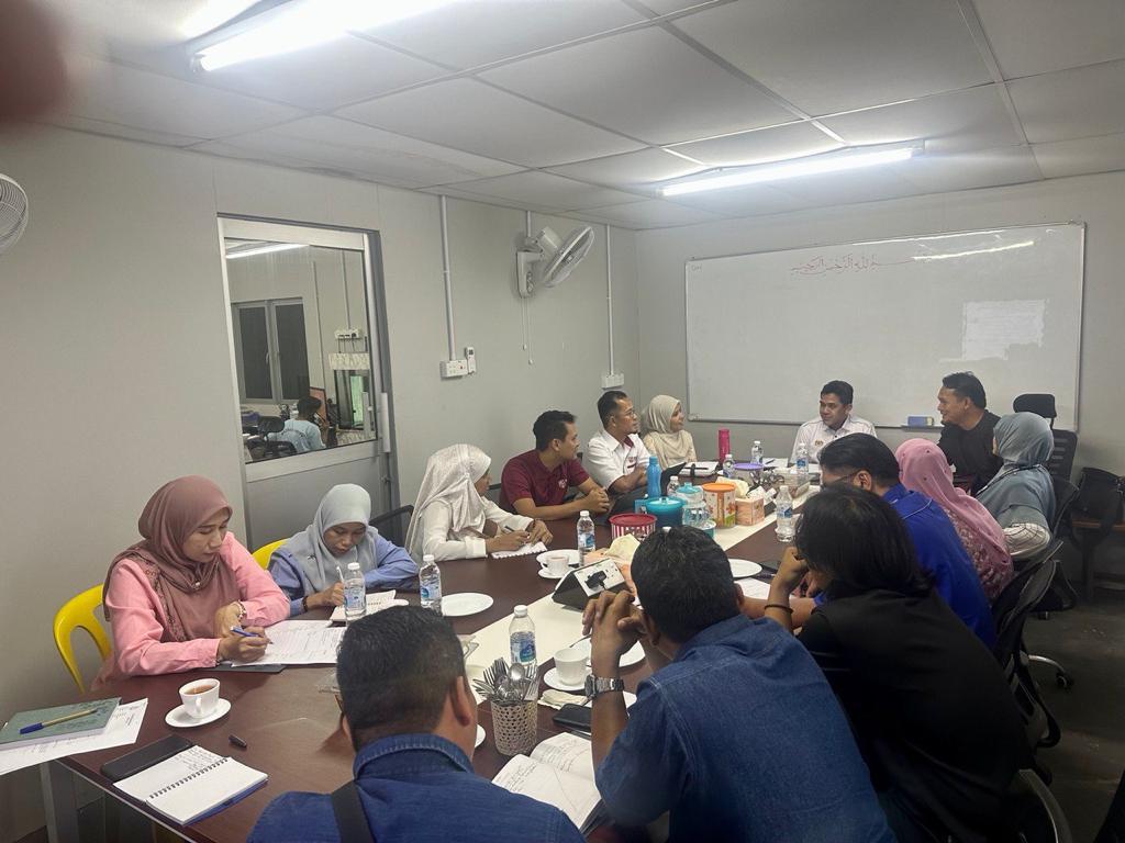 Discussion among I-AQUAS, DOF Pahang & Serandu Aquaponics Sdn Bhd